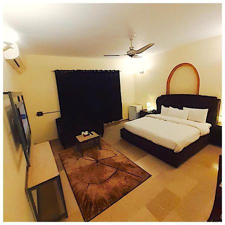 Blue Moon Residency Hotel Исламабад Екстериор снимка