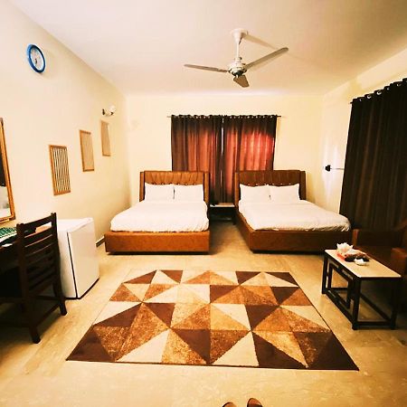 Blue Moon Residency Hotel Исламабад Екстериор снимка