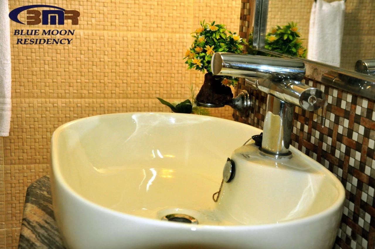 Blue Moon Residency Hotel Исламабад Екстериор снимка