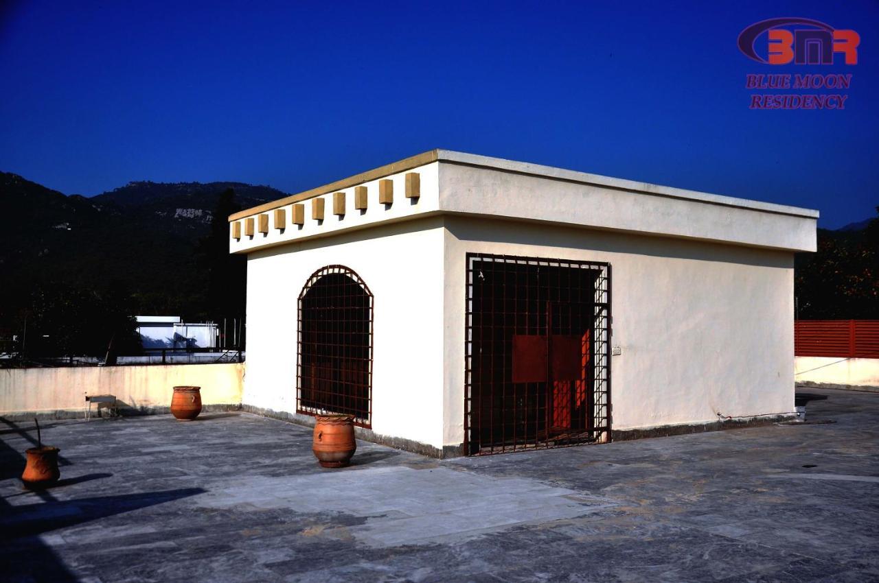 Blue Moon Residency Hotel Исламабад Екстериор снимка