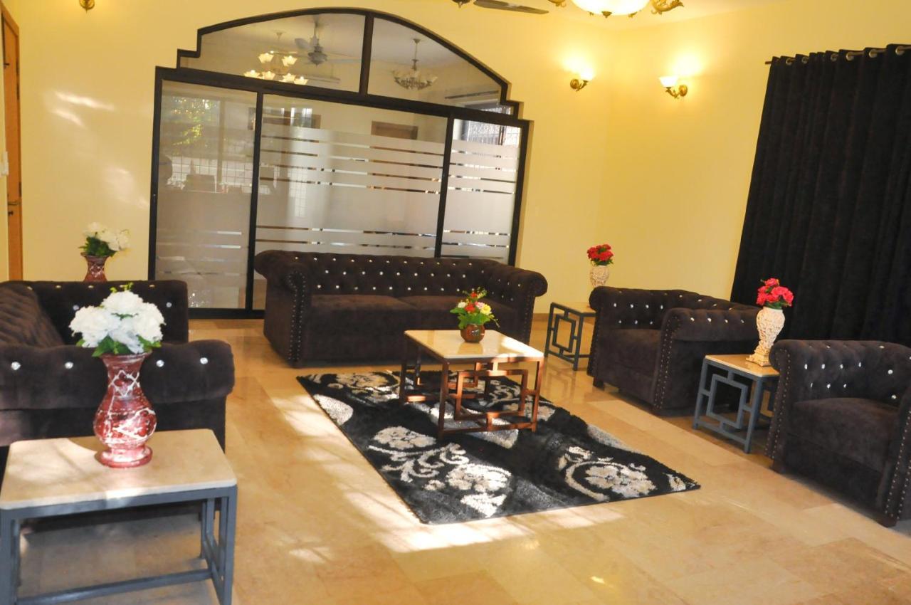 Blue Moon Residency Hotel Исламабад Екстериор снимка