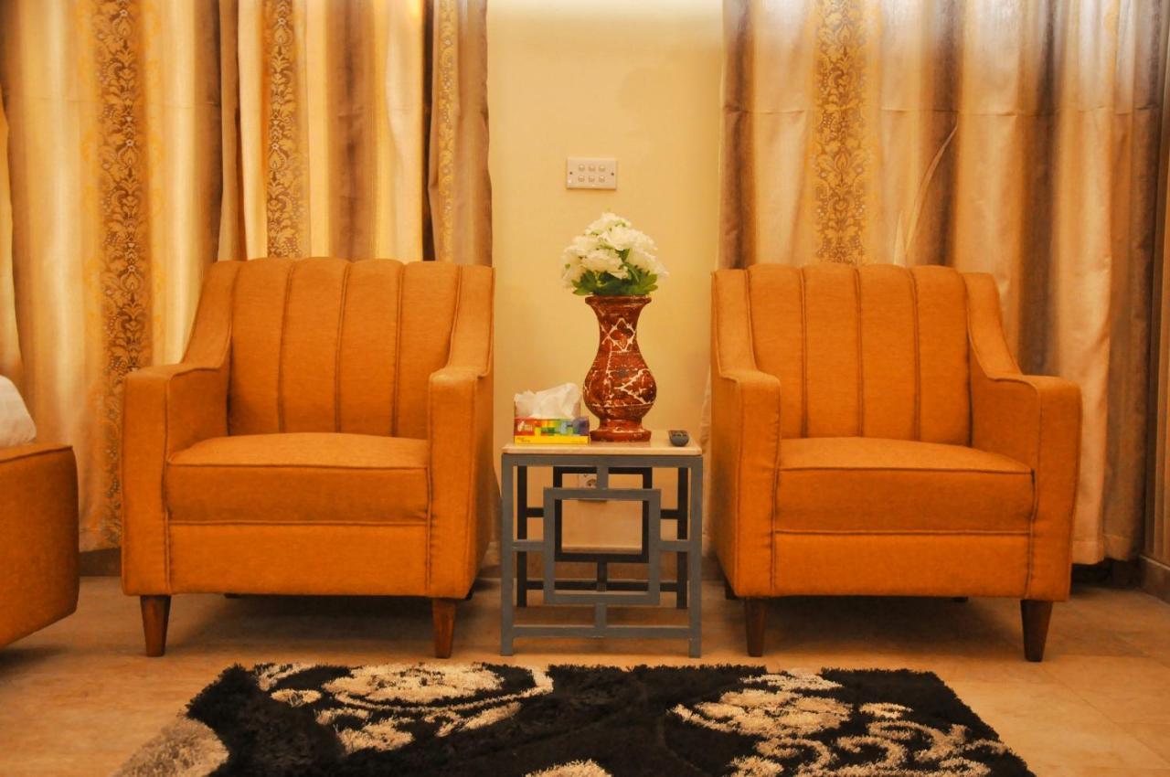Blue Moon Residency Hotel Исламабад Екстериор снимка