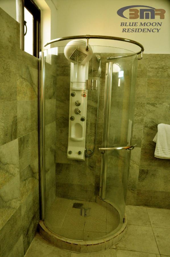 Blue Moon Residency Hotel Исламабад Екстериор снимка