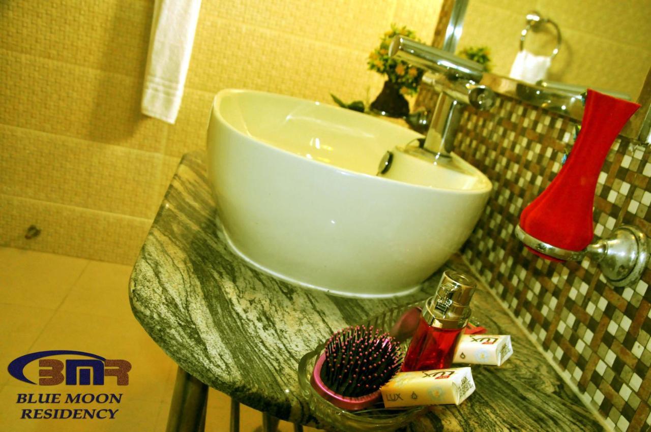 Blue Moon Residency Hotel Исламабад Екстериор снимка