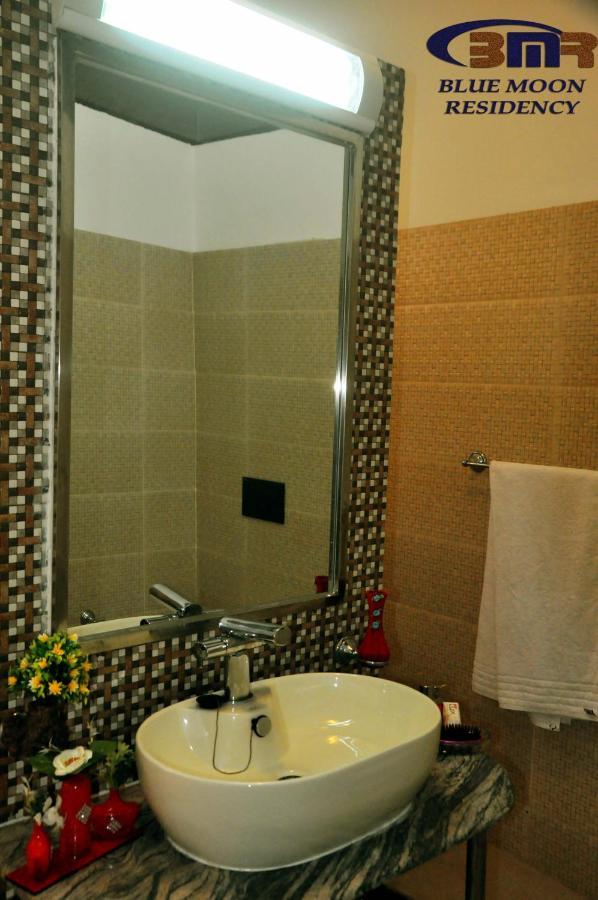 Blue Moon Residency Hotel Исламабад Екстериор снимка