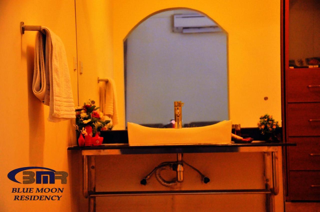 Blue Moon Residency Hotel Исламабад Екстериор снимка