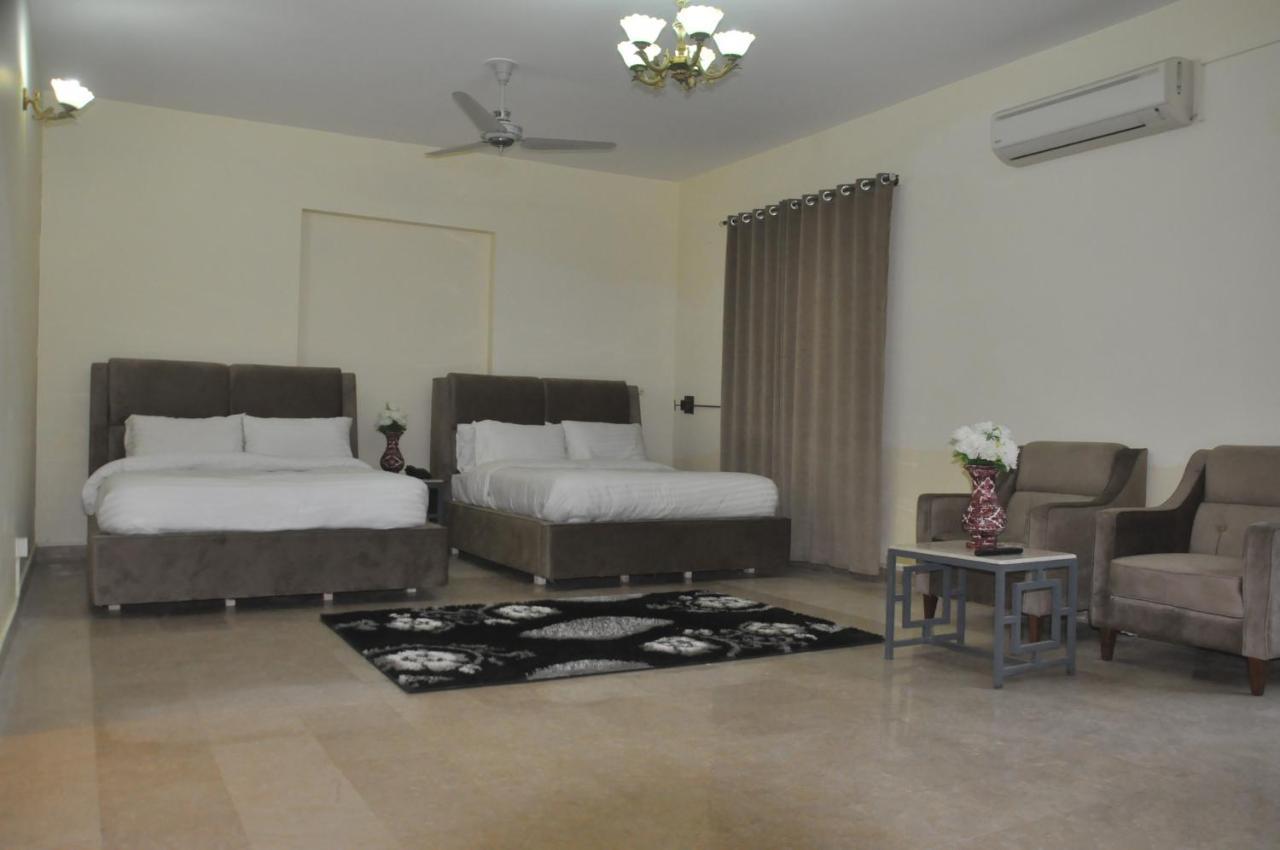 Blue Moon Residency Hotel Исламабад Екстериор снимка