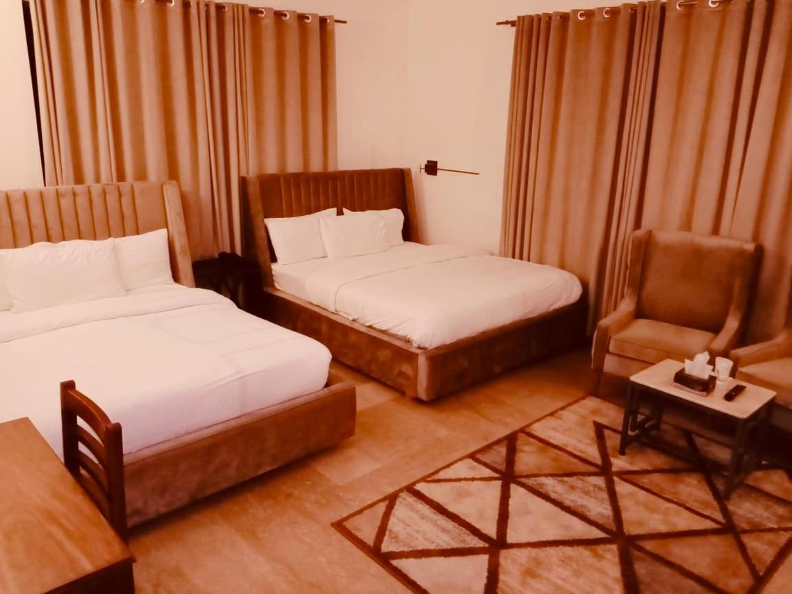 Blue Moon Residency Hotel Исламабад Екстериор снимка