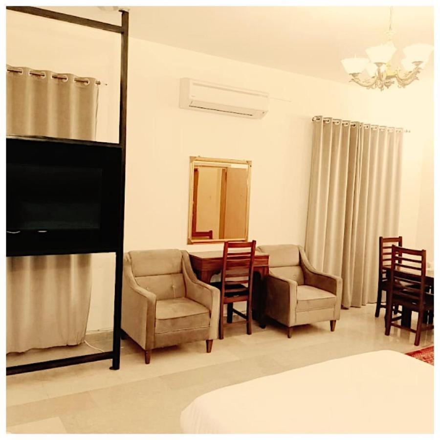 Blue Moon Residency Hotel Исламабад Екстериор снимка