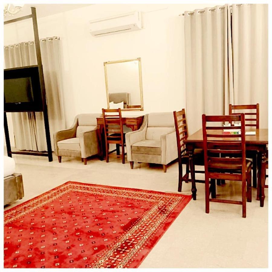 Blue Moon Residency Hotel Исламабад Екстериор снимка