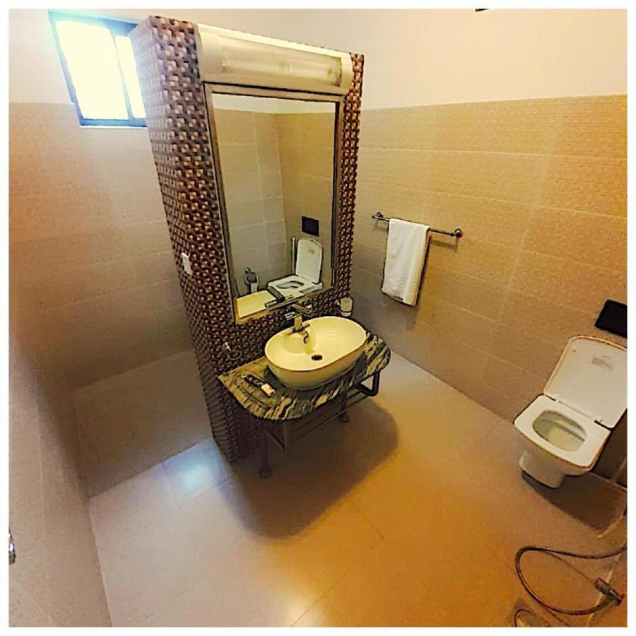 Blue Moon Residency Hotel Исламабад Екстериор снимка