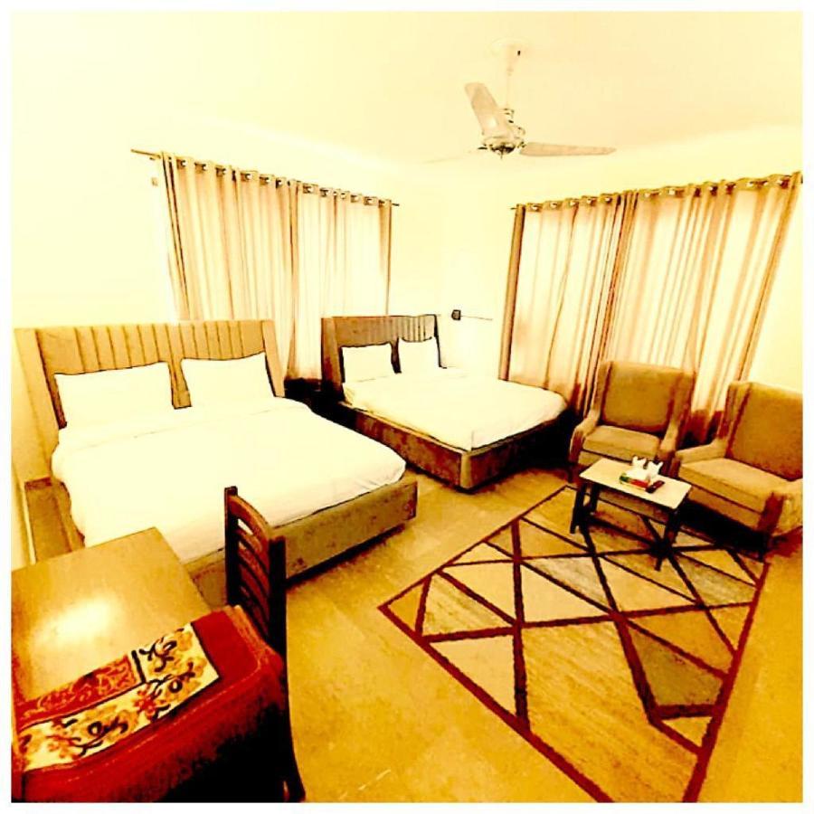 Blue Moon Residency Hotel Исламабад Екстериор снимка