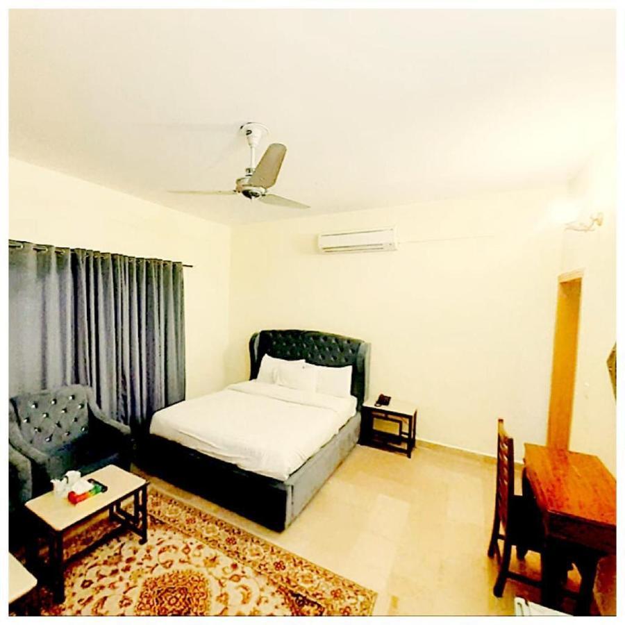 Blue Moon Residency Hotel Исламабад Екстериор снимка