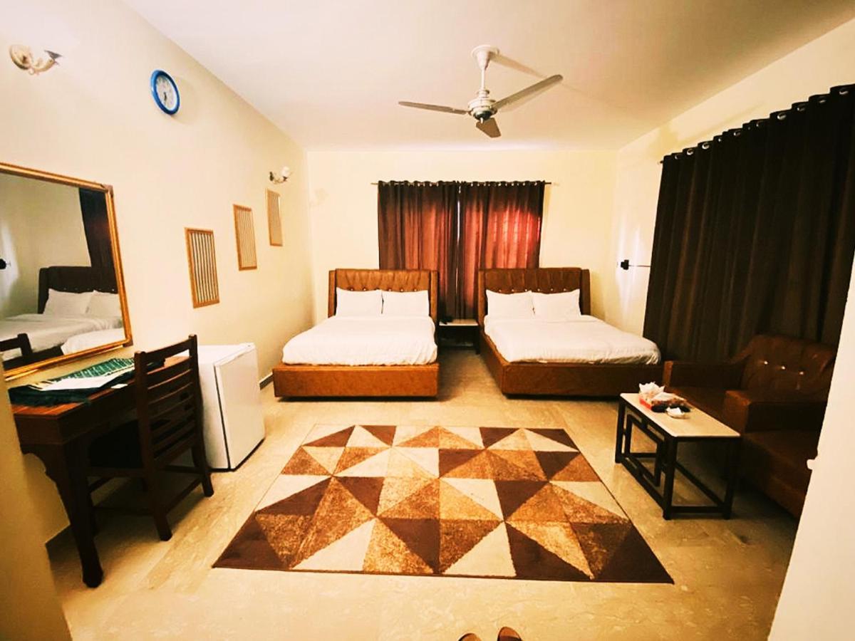 Blue Moon Residency Hotel Исламабад Екстериор снимка